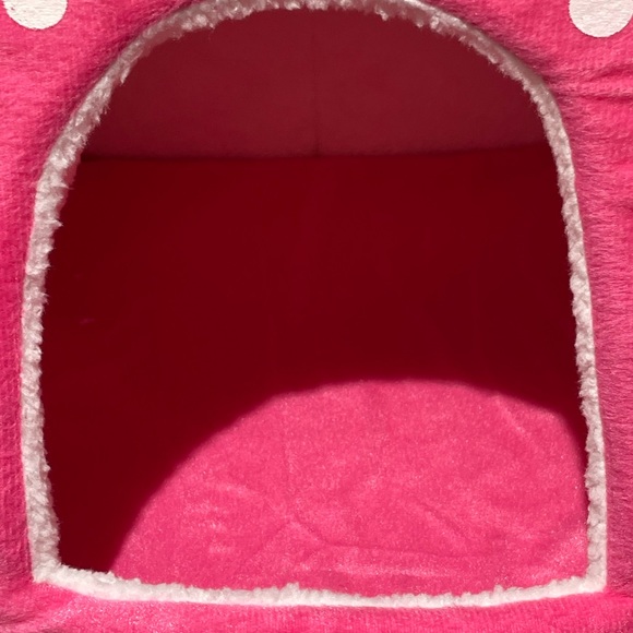 Strawberry House Velvet Pet Bed Pink Green - Picture 7 of 8